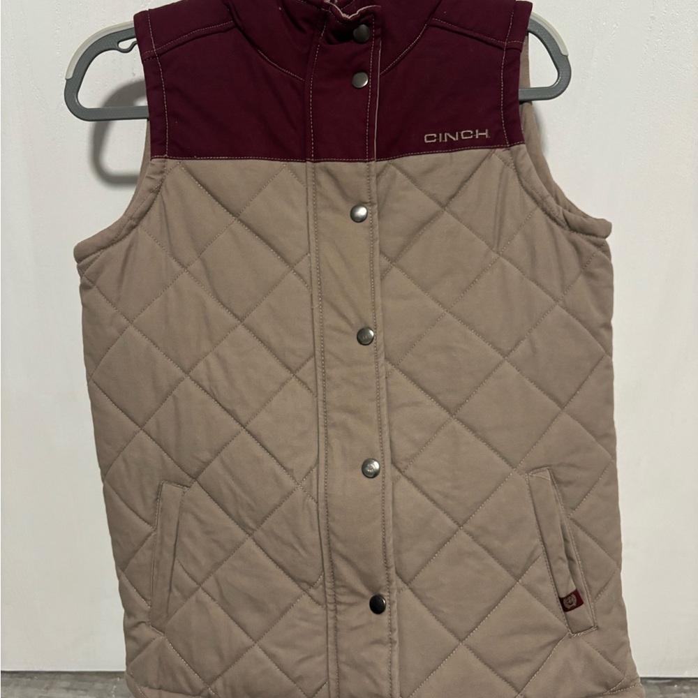 Cinch Two-Tone Quilted Vest in Maroon and Beige